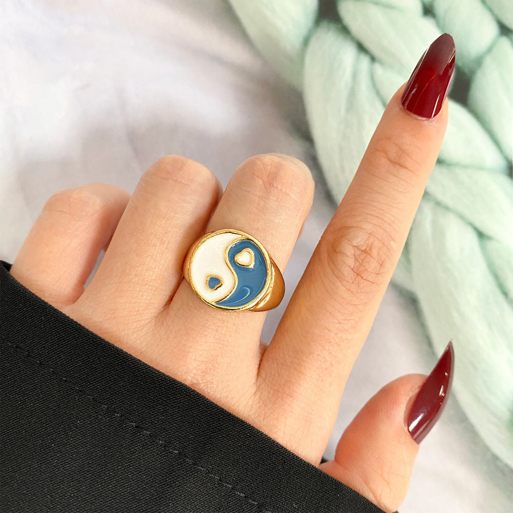 KISS WIFE Vintage Golden Heart Smile Rings Set for Women Ins Style Colorful Love Rings Cute Finger Rings for Girls Jewelry Gifts