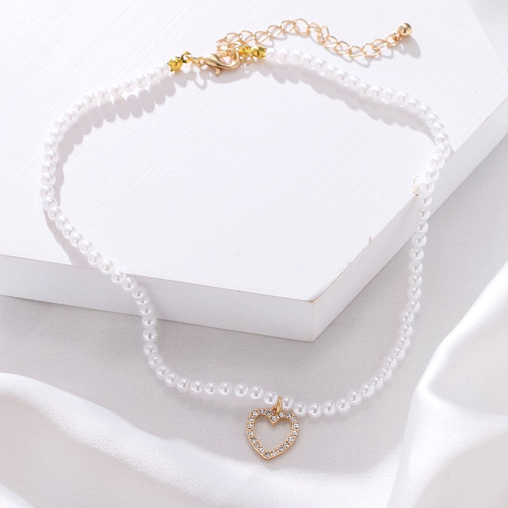 KISS WIFE Cute Butterfly Pendant Necklace For Women White Round Pearl Choker Goth Grunge Necklaces Fashion Jewelry 2021 Trend
